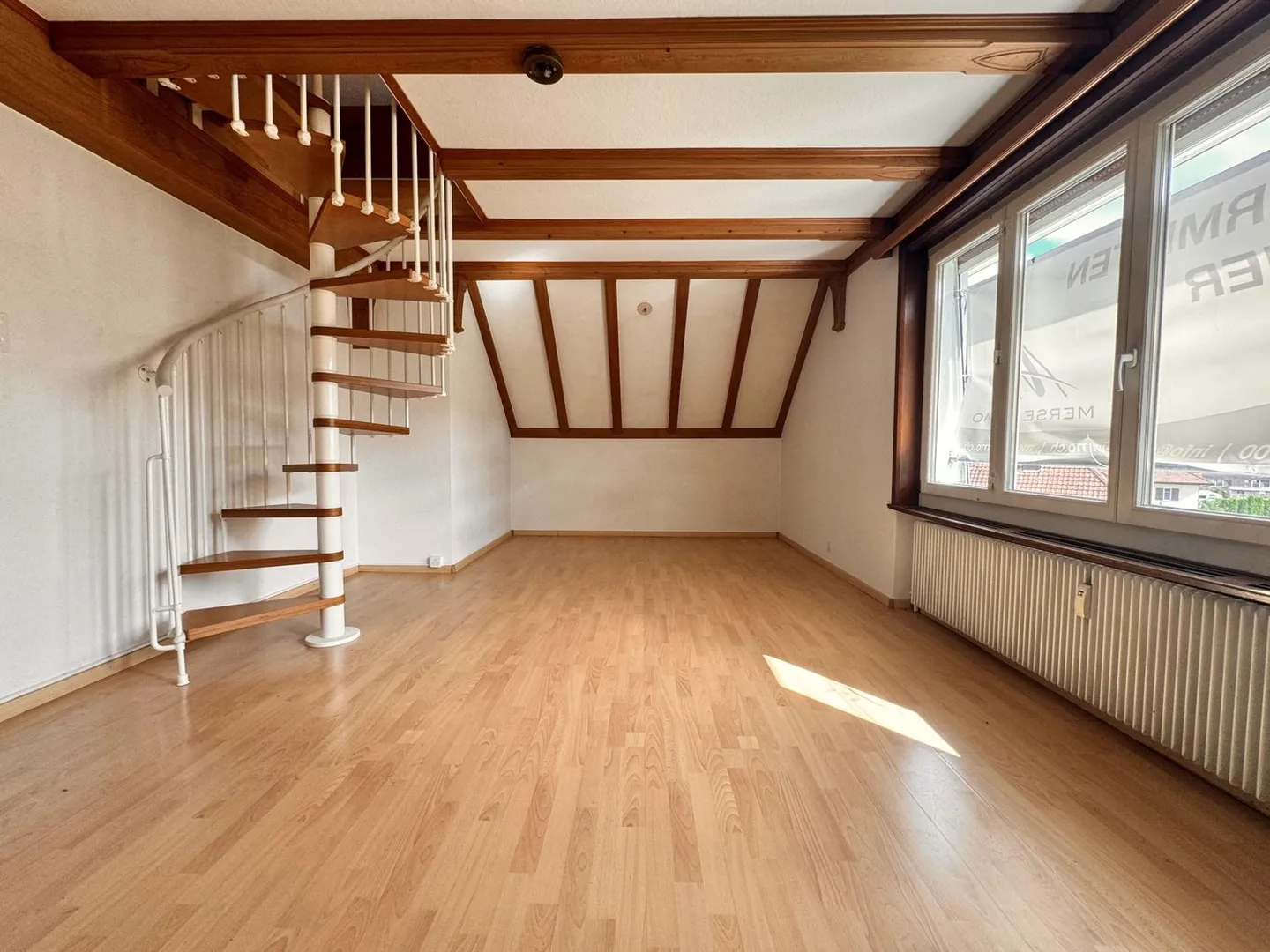 Appartement duplex de trois pièces et demie - Photo 2 sur 11