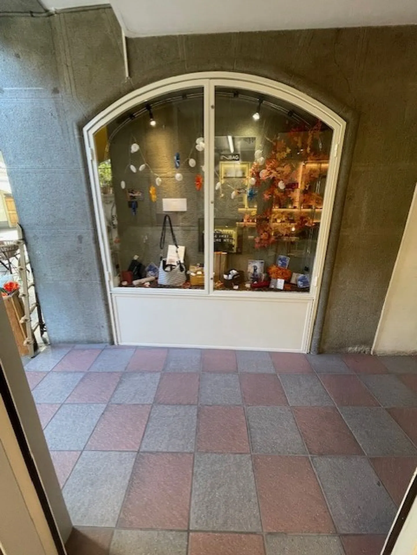 Schöne und grosszügige Ladenräumlichkeit in der Thuner Altstadt - Foto 9 von 10