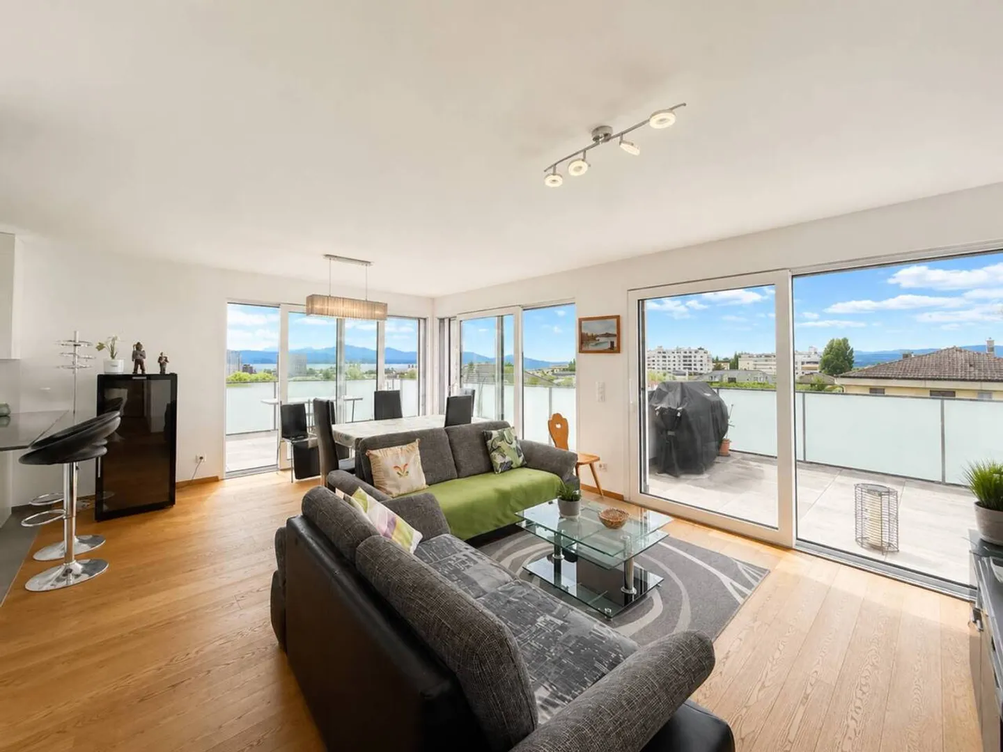 Penthouse de 2020, terrasse de 53 m² avec vue sur le lac Léman - Photo 3 sur 10