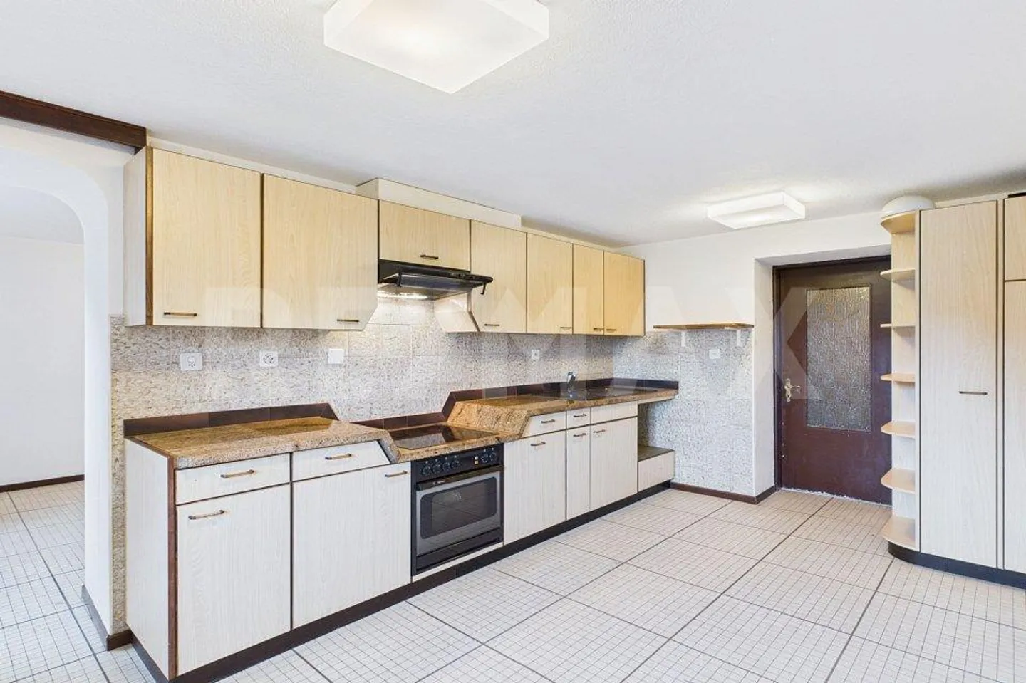 4.5 Room House - Photo 4 of 13