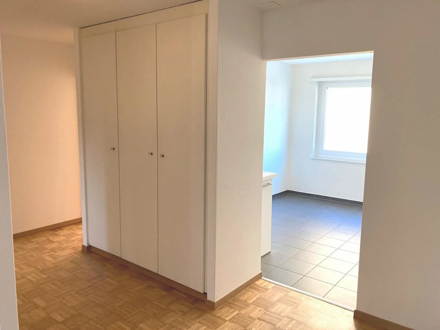 Appartement lumineux avec parquet et balcon - Photo 6 sur 9