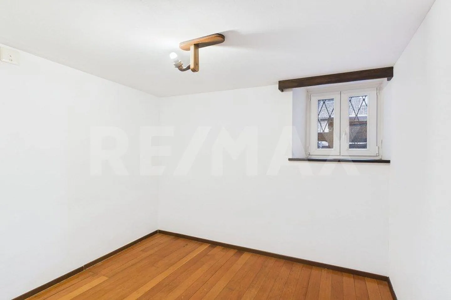 4.5 Room House - Photo 5 of 13