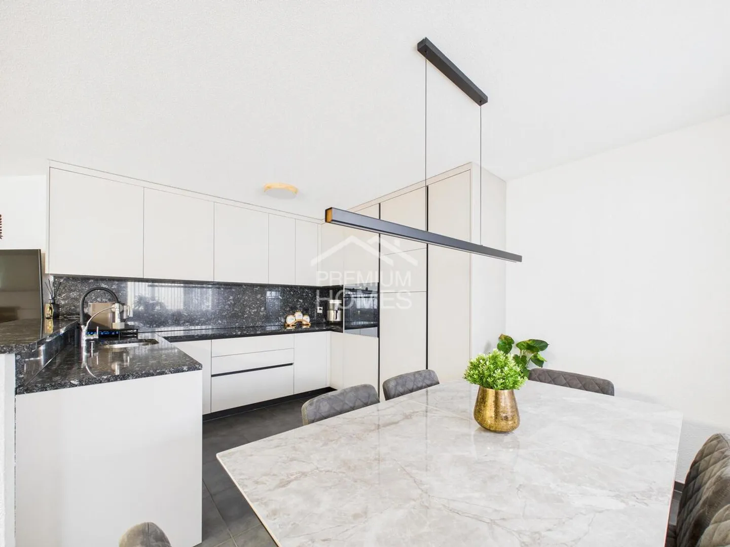 Appartement Familial Spacieux avec Véranda - Photo 2 sur 6