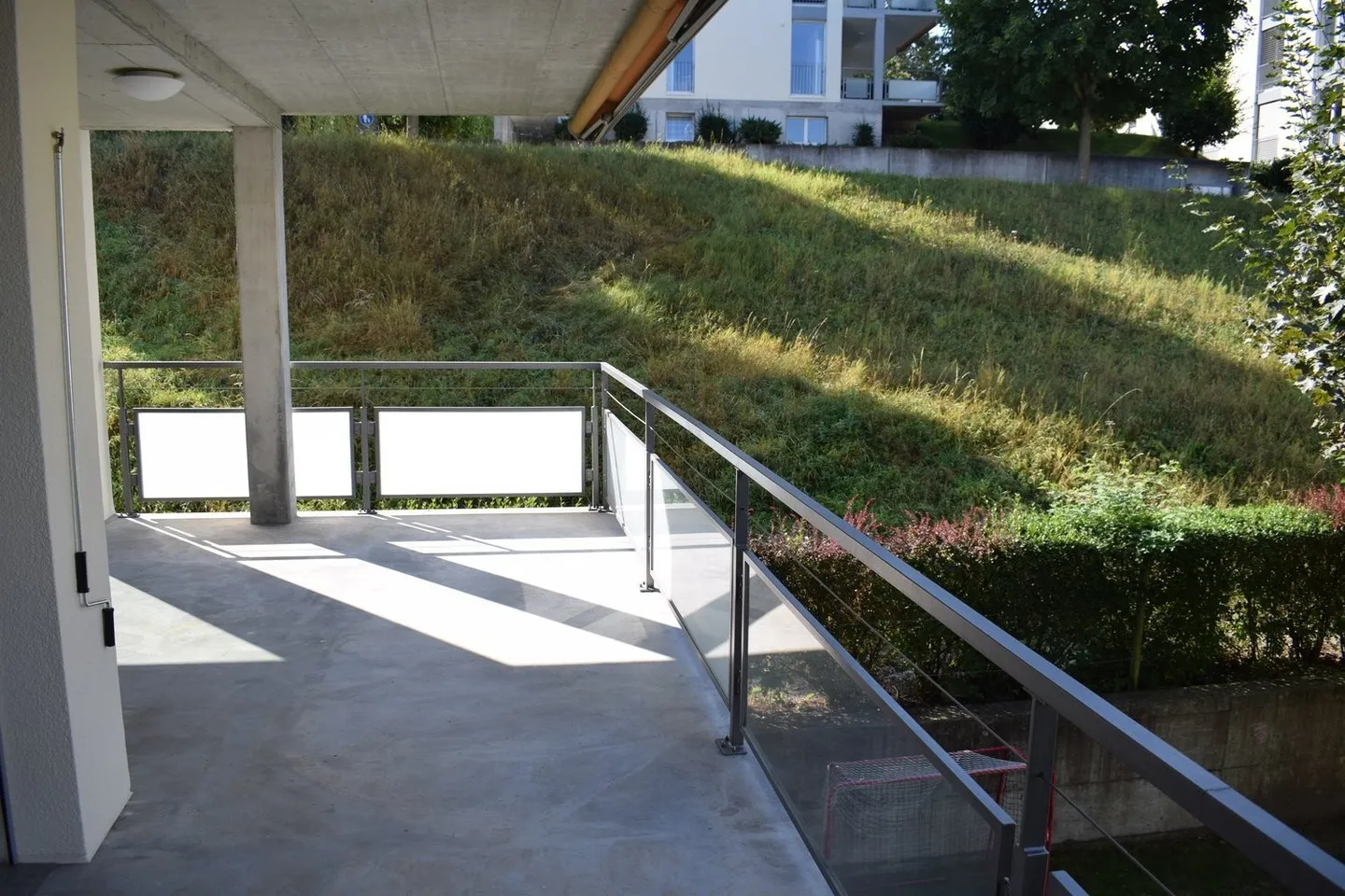 Ampio appartamento di 5,5 stanze in una posizione tranquilla - Foto 7 di 11