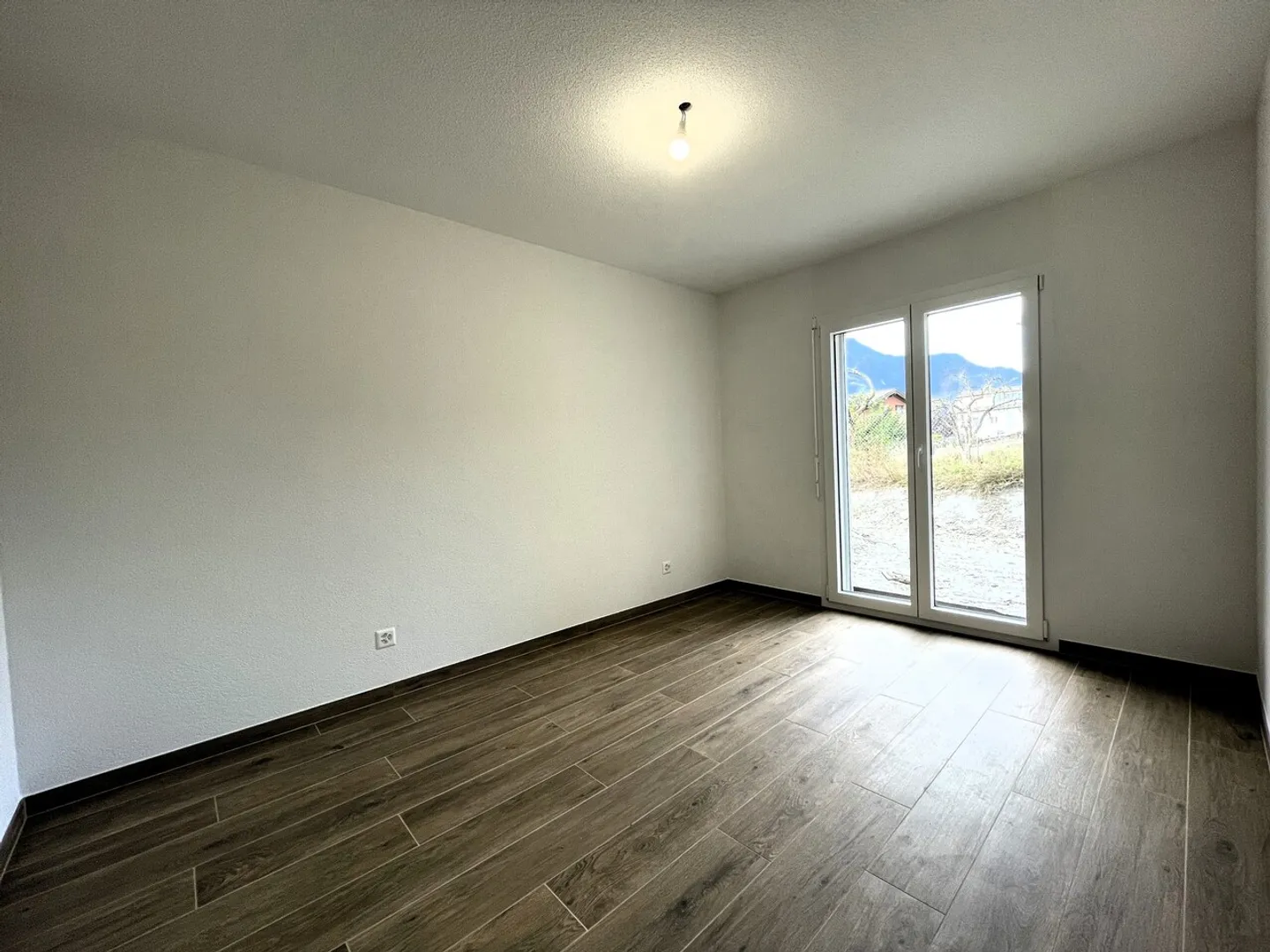 Magnificent 2.5-room apartment on the ground floor - Photo 4 of 8