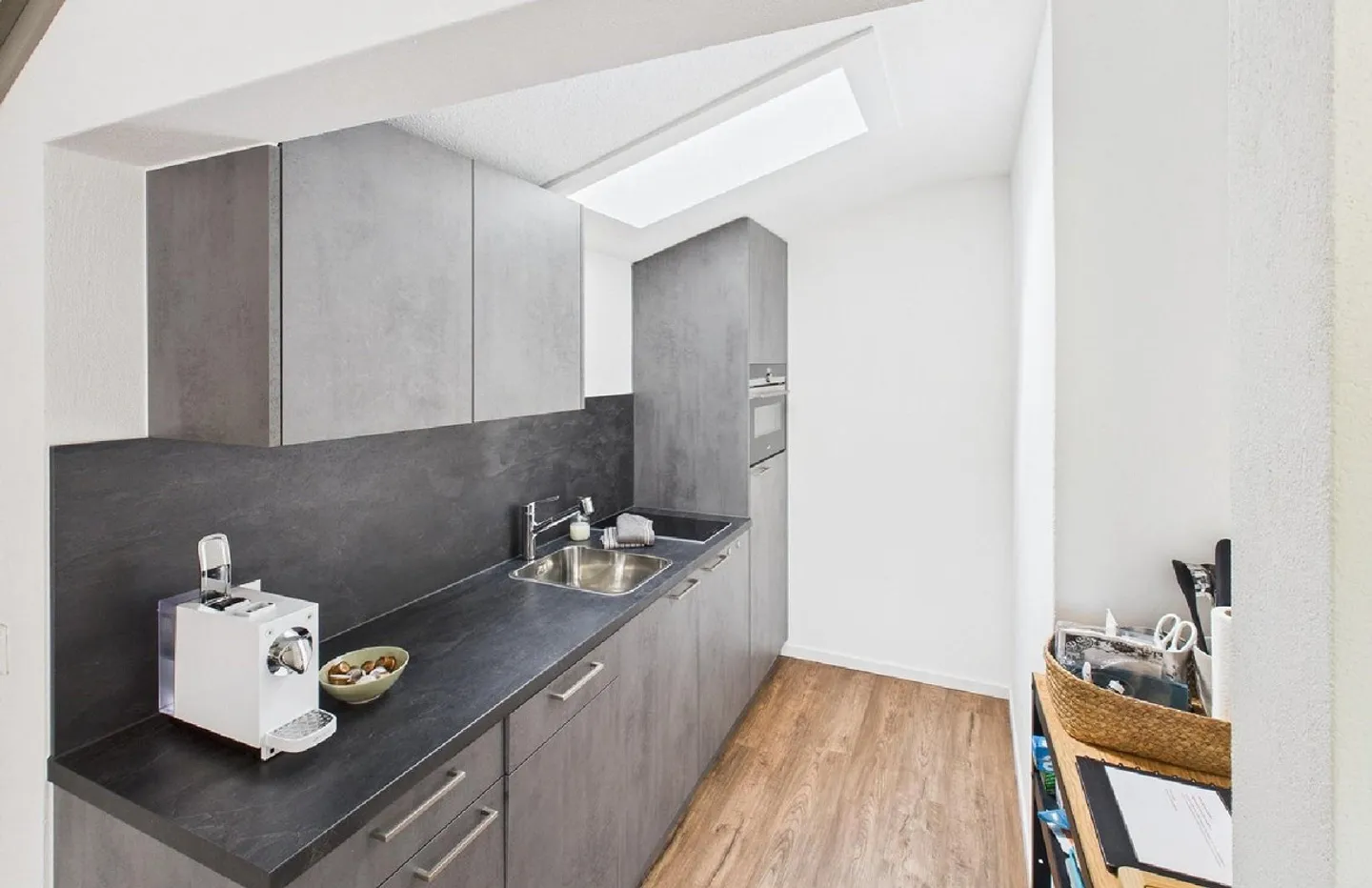 Charmante möblierte 1.5-Zimmerwohnung im Grünen - Photo 2 of 5