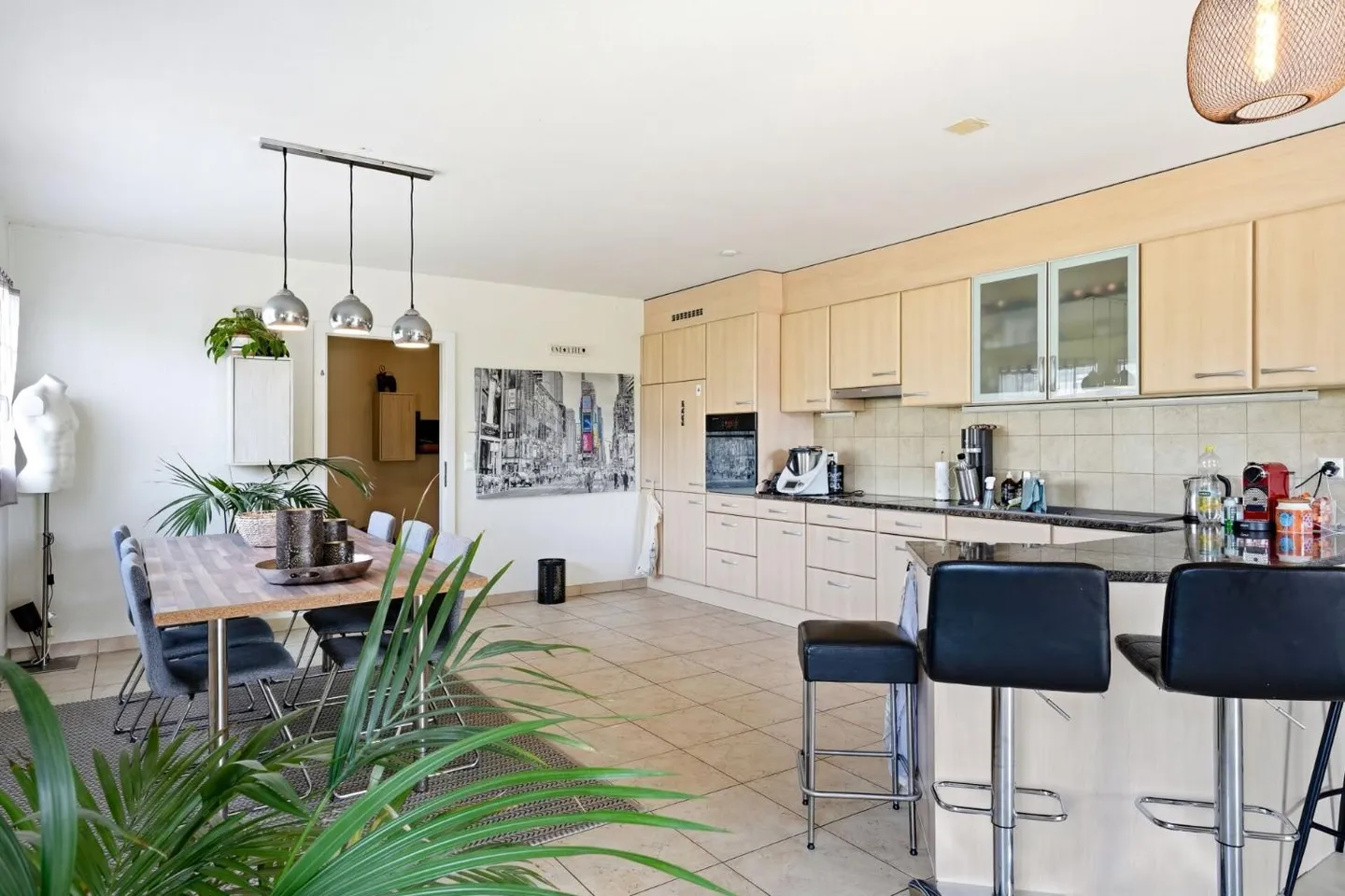 Spacious Apartment with Garden - Photo 11 of 13