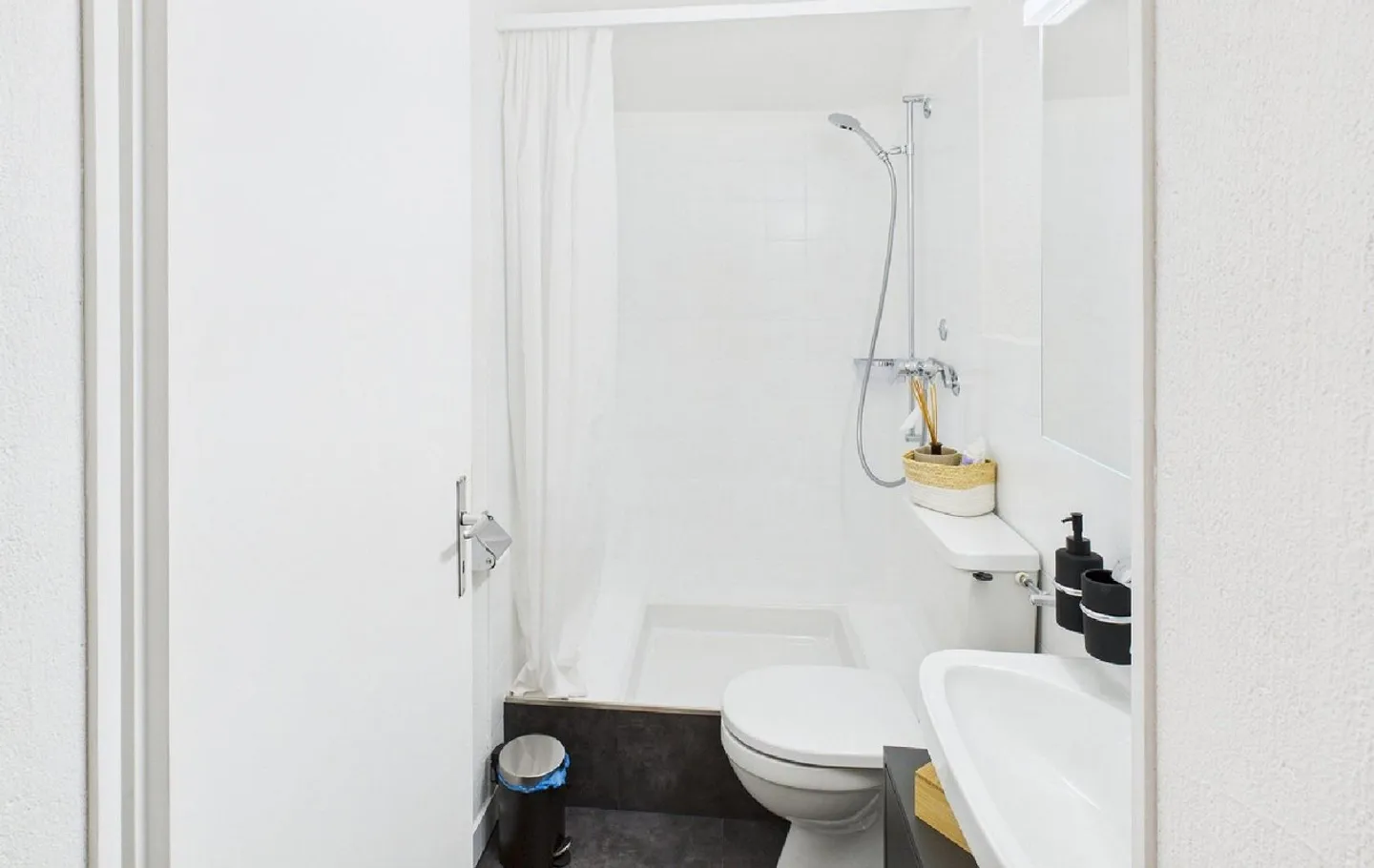 Charmante möblierte 1.5-Zimmerwohnung im Grünen - Photo 4 of 5