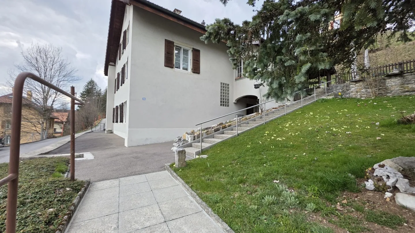 Bel Appartement avec Terrasse - Photo 2 sur 5