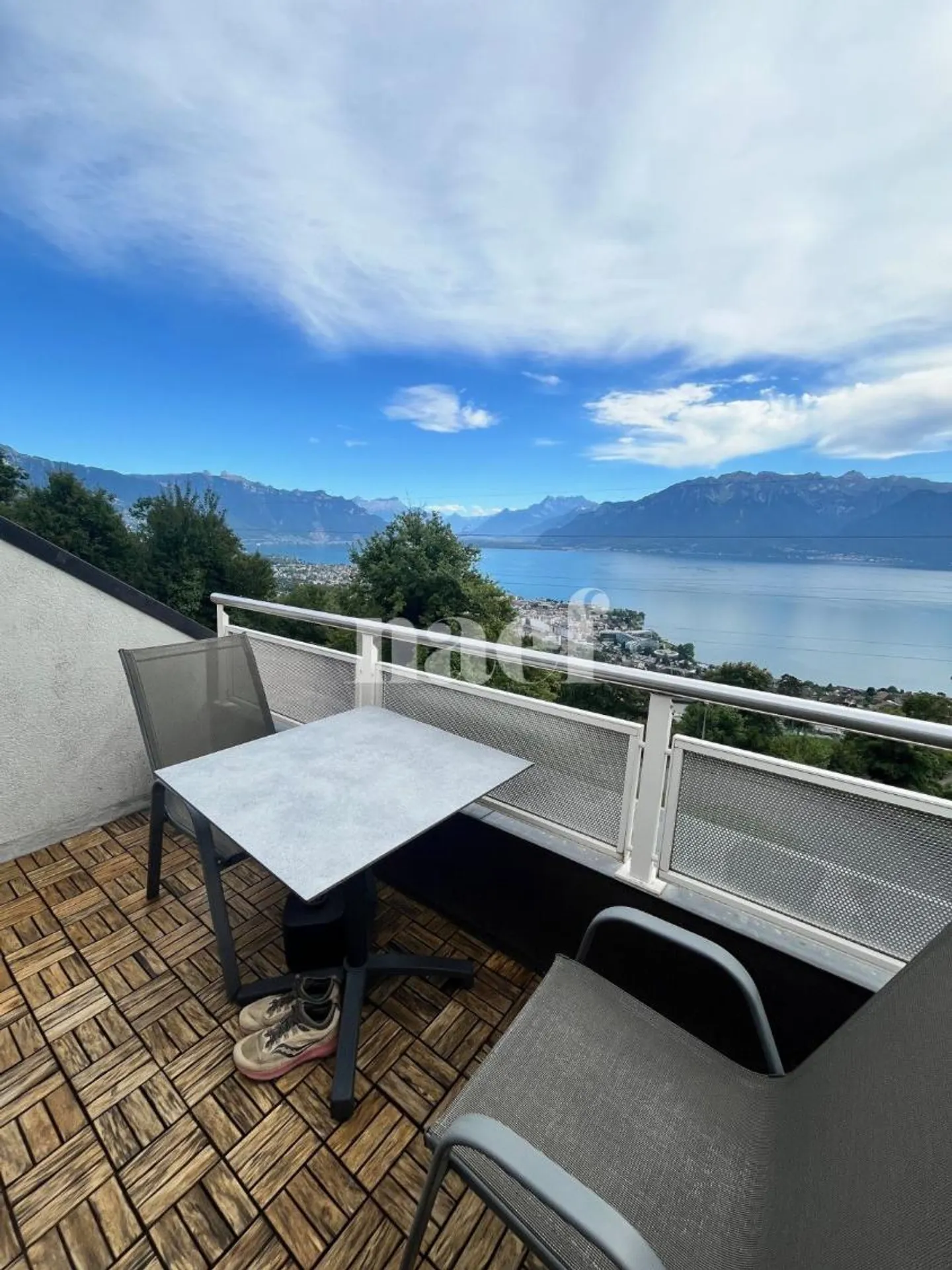 Vue panoramique sur le lac et les montagnes - Photo 9 sur 10