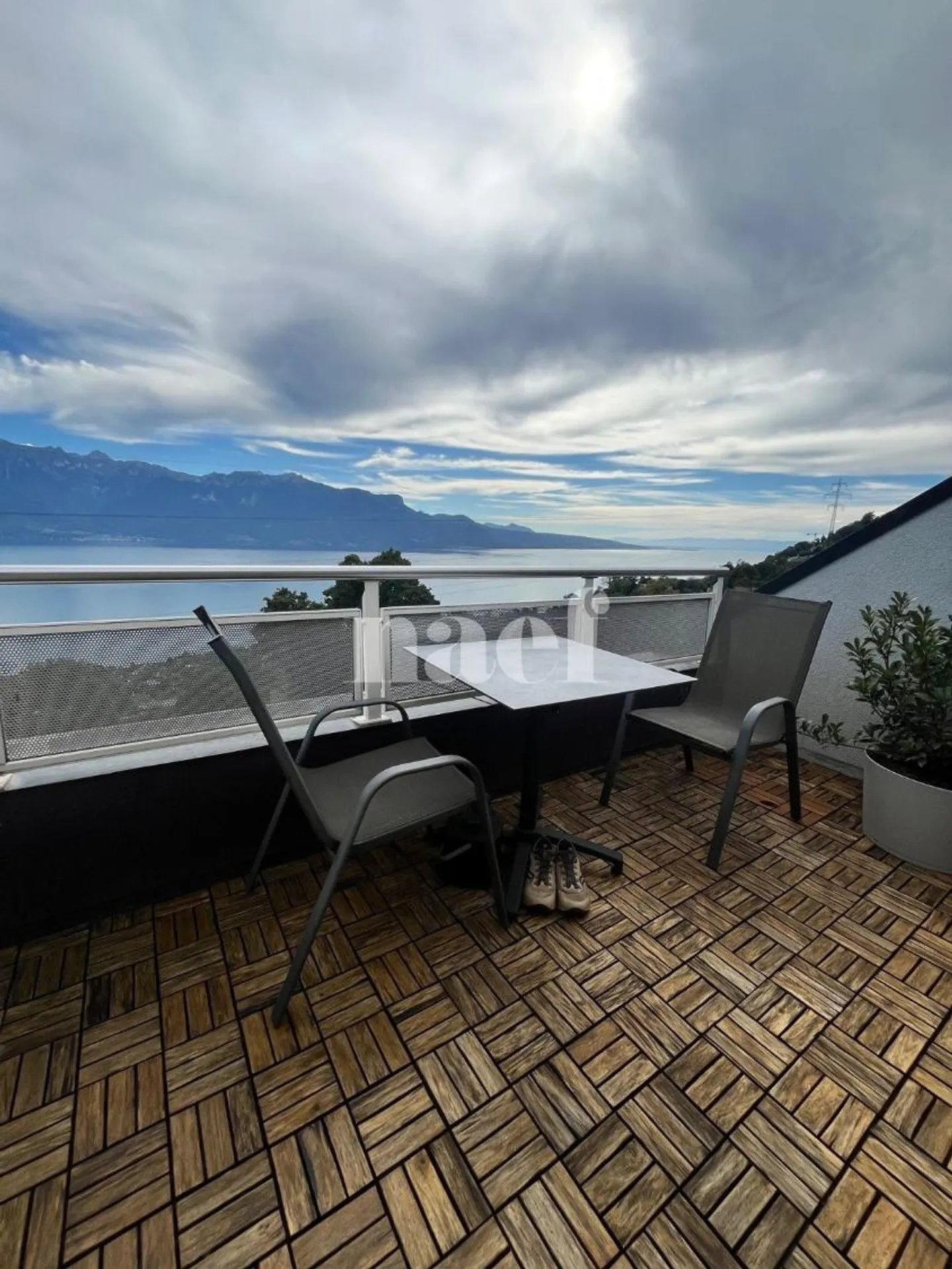 Vue panoramique sur le lac et les montagnes - Photo 10 sur 10