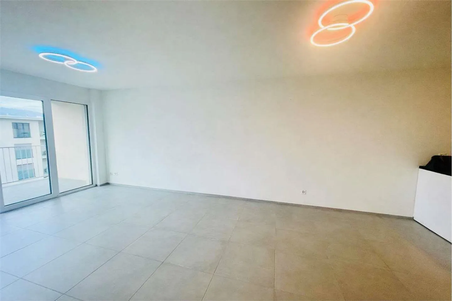 Appartement moderne de 2,5 pièces avec terrasse sud dans une nouvelle résidence à Balerna - Photo 4 sur 6