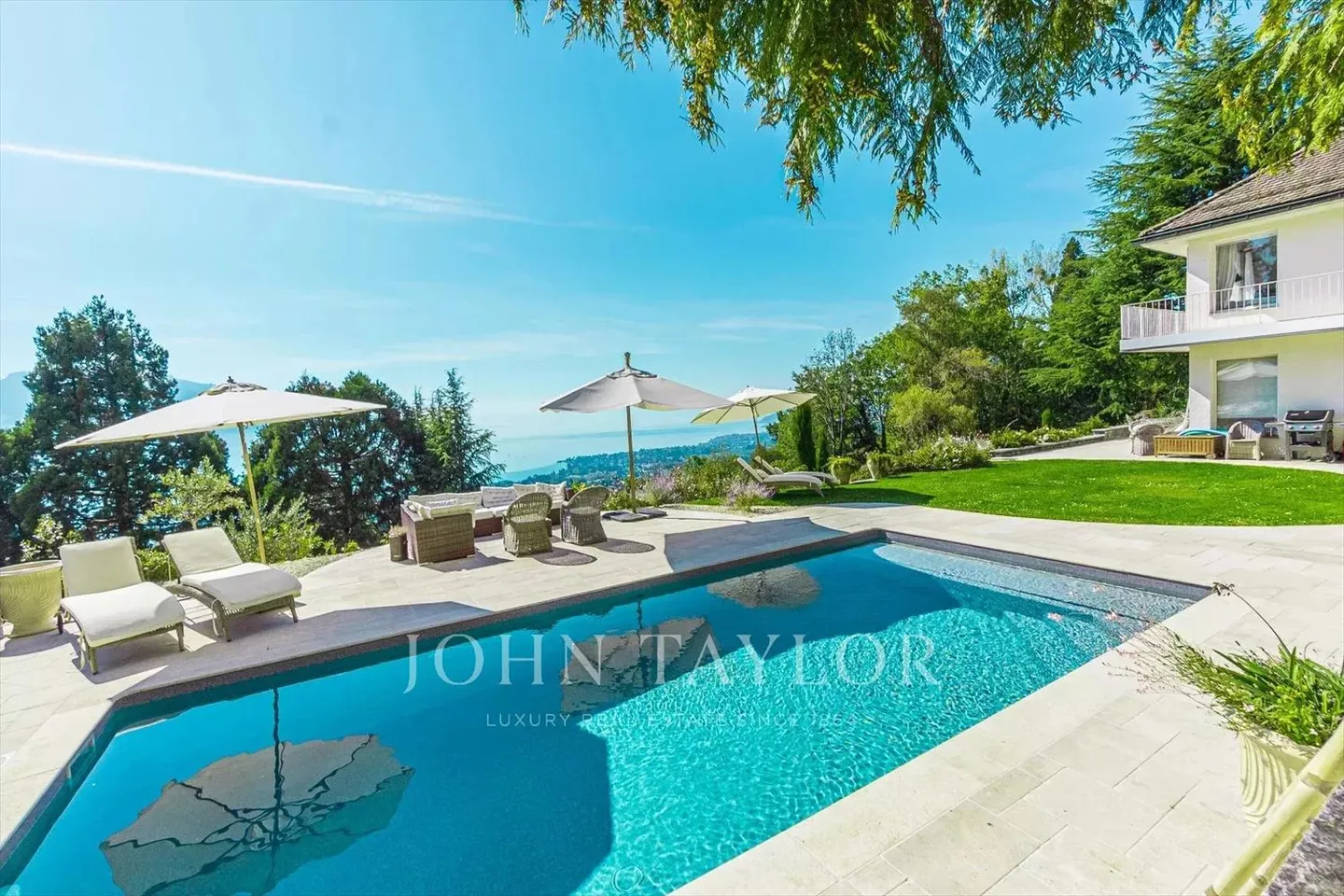 SPECTACULAIRE! Propriété avec piscine et vue panoramique - Photo 3 sur 13