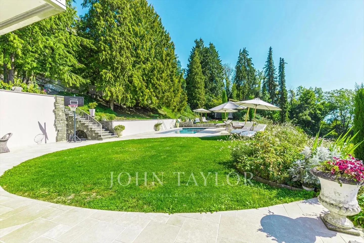 SPECTACULAIRE! Propriété avec piscine et vue panoramique - Photo 5 sur 13