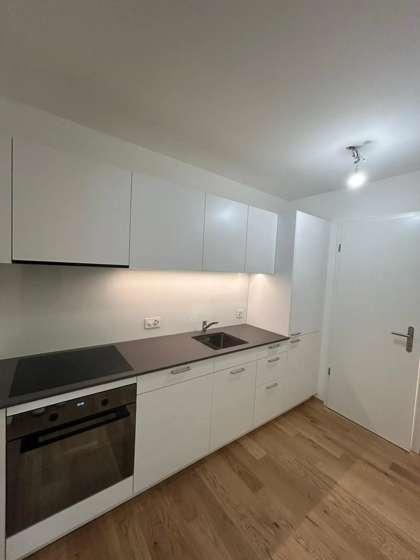 Freshly renovated studio apartments for rent - Photo 4 of 9