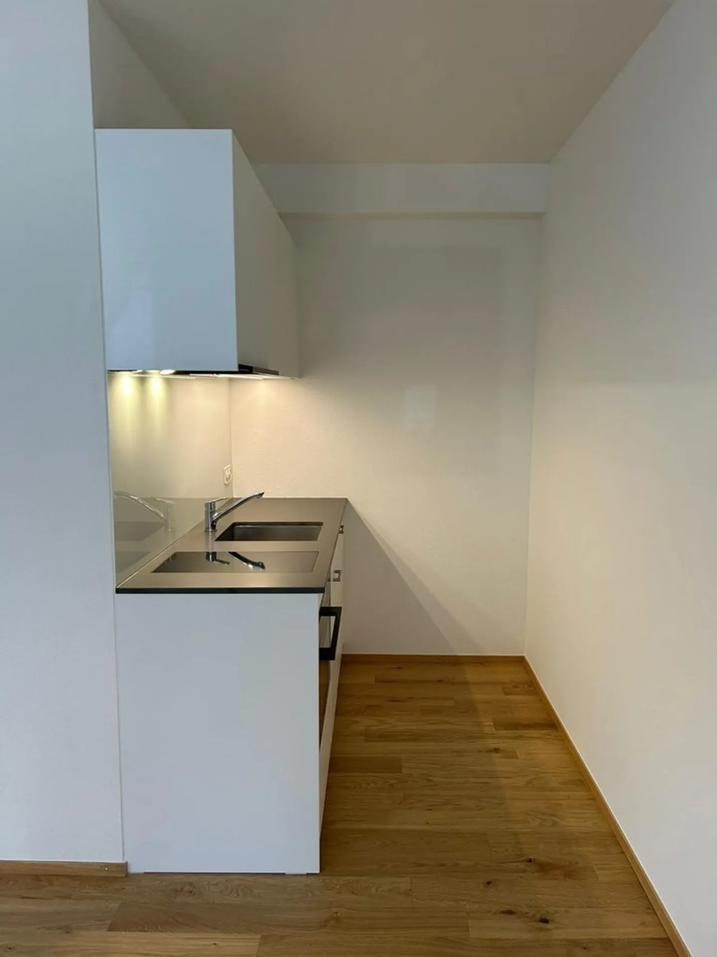 Freshly renovated studio apartments for rent - Photo 6 of 9