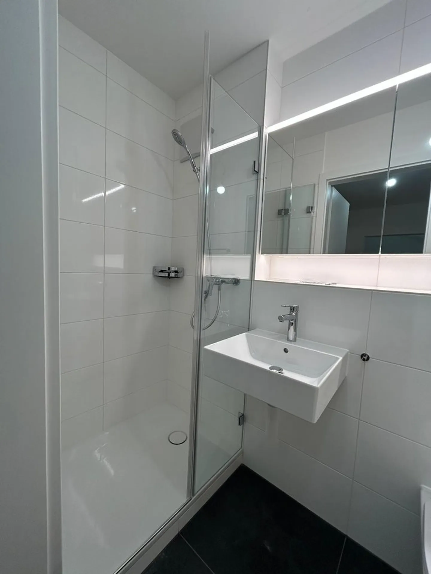Freshly renovated studio apartments for rent - Photo 7 of 9