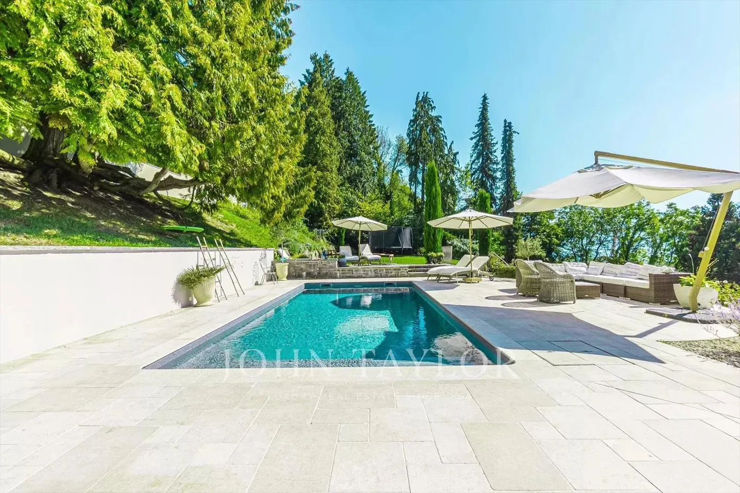 SPECTACULAIRE! Propriété avec piscine et vue panoramique - Photo 13 sur 13