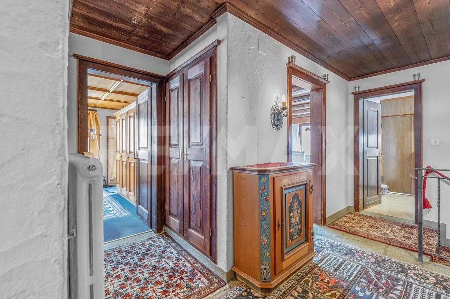 House with 5 rooms - Photo 8 of 13