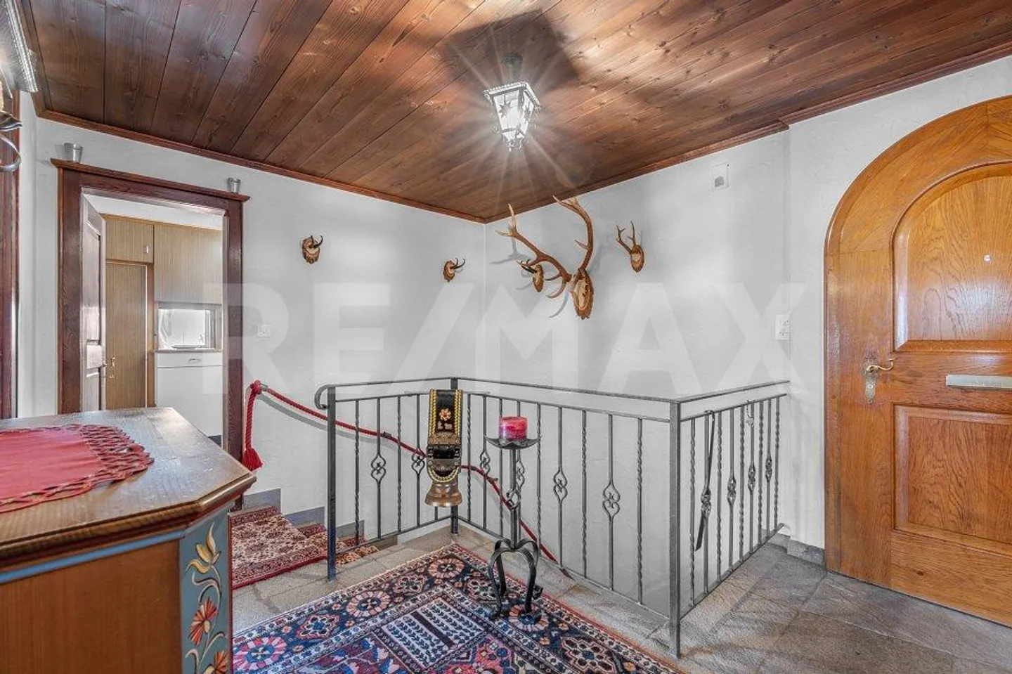 House with 5 rooms - Photo 9 of 13