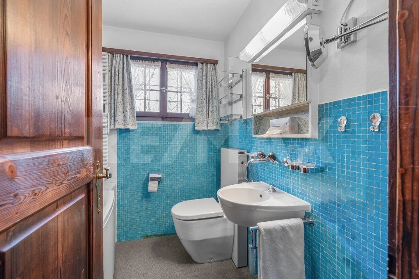 House with 5 rooms - Photo 10 of 13