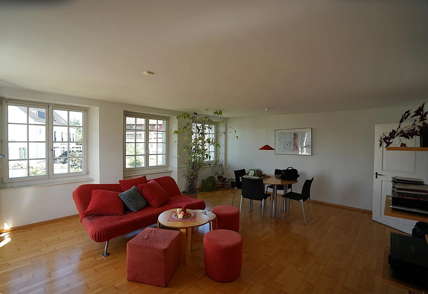 Charming 3-Room Apartment in Stäfa - Photo 3 of 14