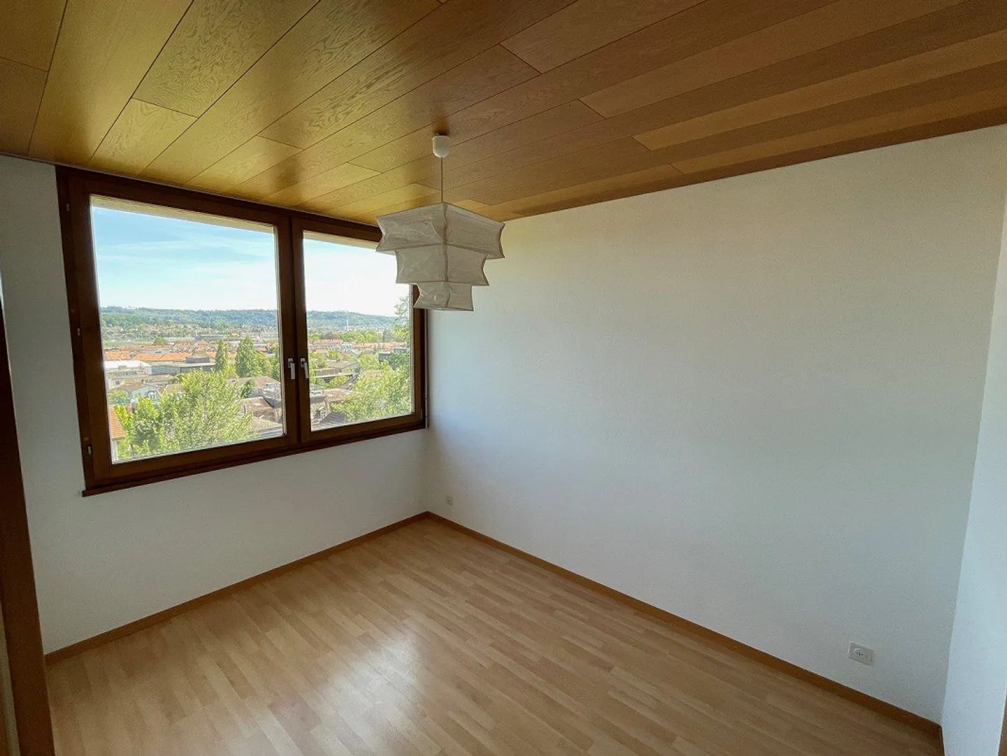 Charming apartment with private access in a quiet residential area - Photo 3 of 10