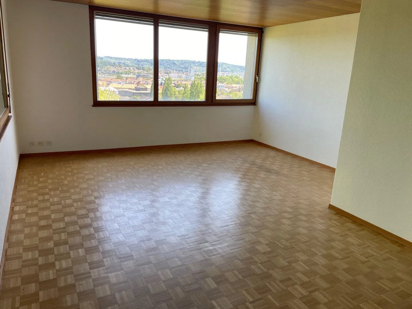 Charming apartment with private access in a quiet residential area - Photo 8 of 10