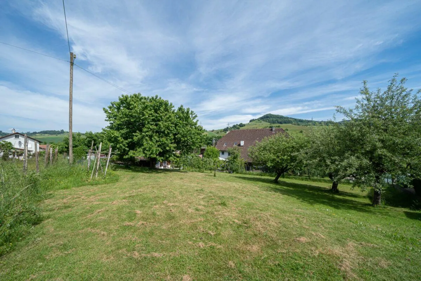 Maison bifamiliale avec écurie et garage - Photo 4 sur 13