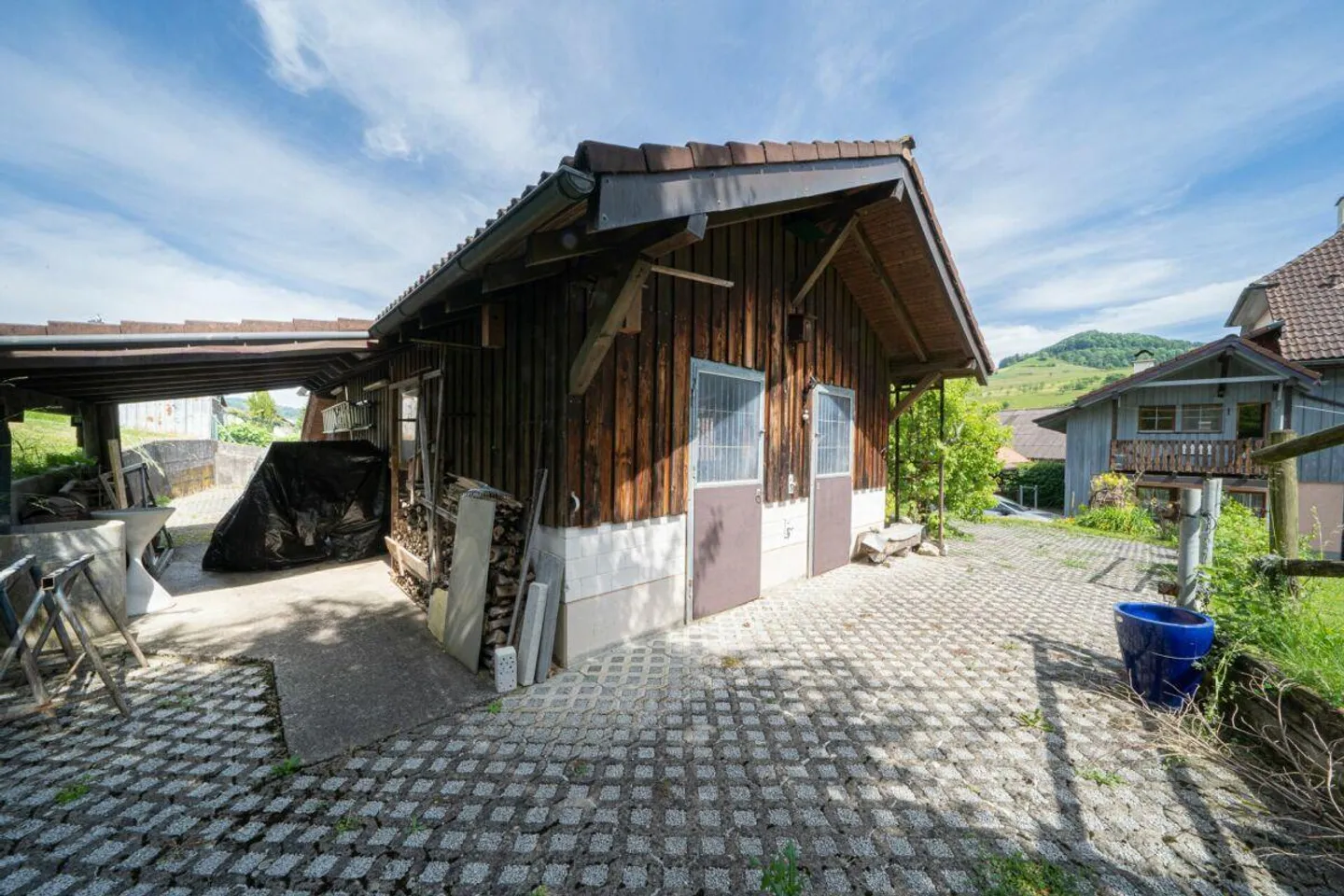Maison bifamiliale avec écurie et garage - Photo 5 sur 13