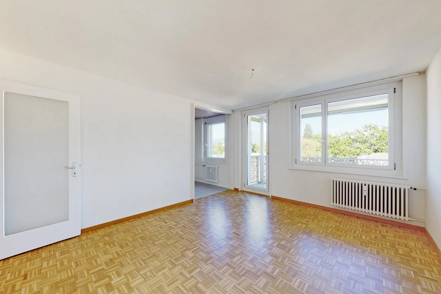 Charming Apartment near Lake - Photo 5 of 8