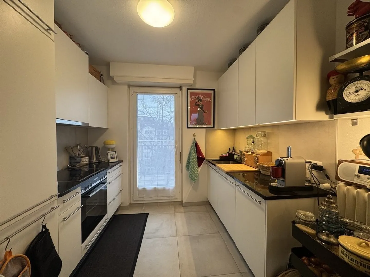 Train Station District - Beautiful 3-room apartment, recently renovated - Photo 2 of 4