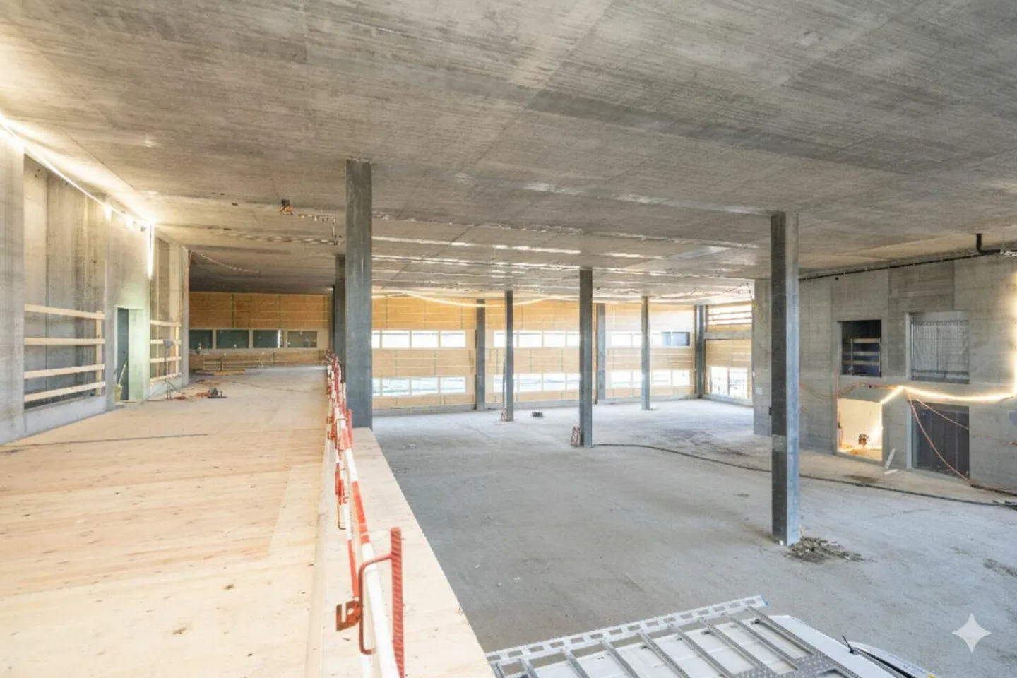 Nouveau Parc d'Activités NEUHUUS - Hall d'Activités avec une Hauteur de Plafond de 7,8 m - Photo 2 sur 7