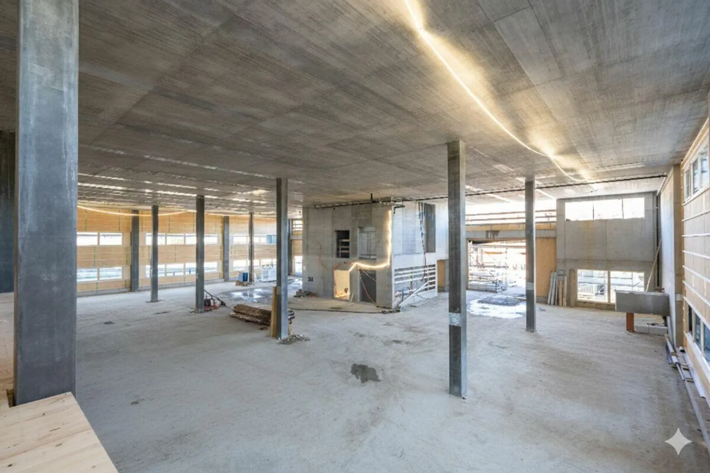 Nouveau Parc d'Activités NEUHUUS - Hall d'Activités avec une Hauteur de Plafond de 7,8 m - Photo 3 sur 7