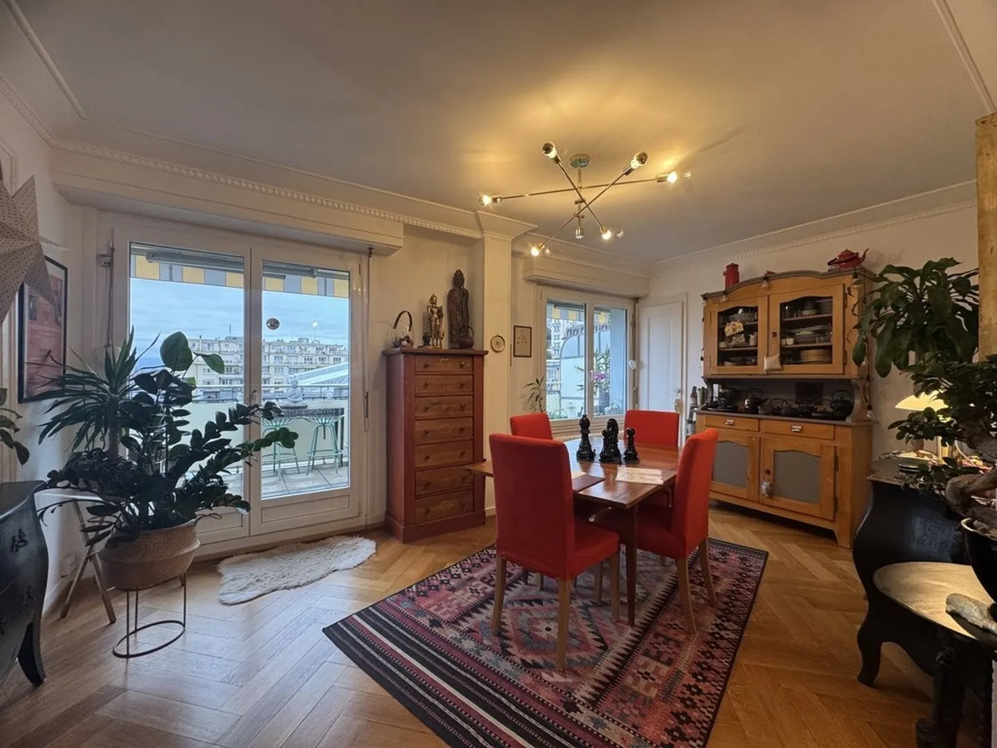 Train Station District - Beautiful 3-room apartment, recently renovated - Photo 3 of 4