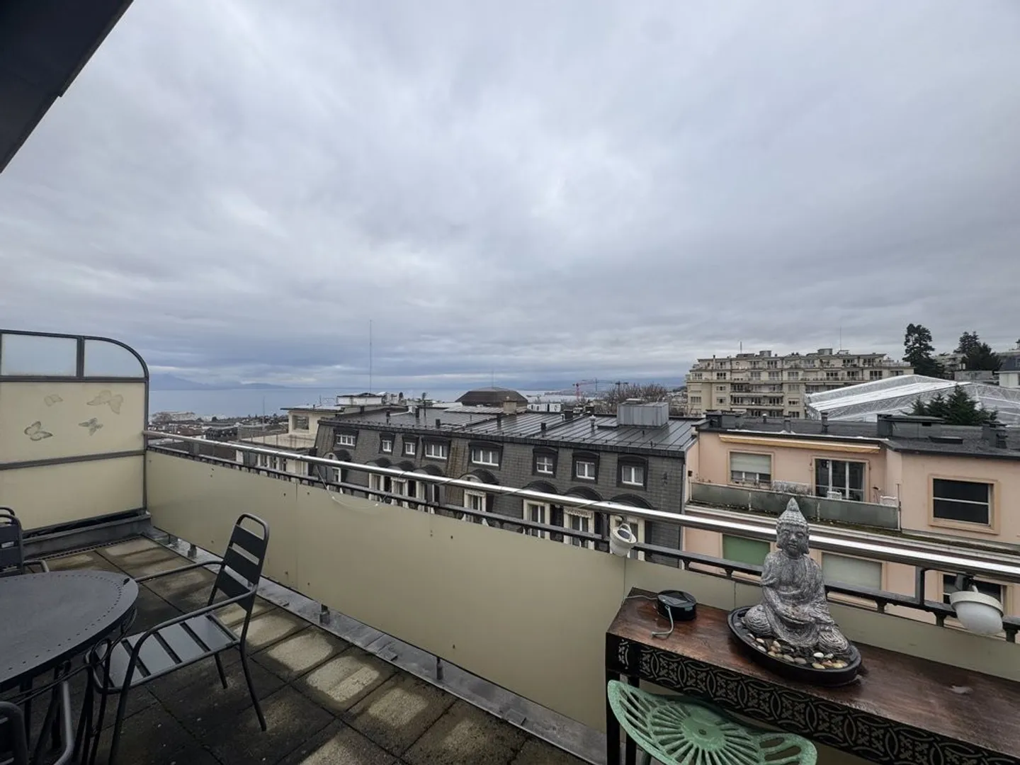 Train Station District - Beautiful 3-room apartment, recently renovated - Photo 4 of 4