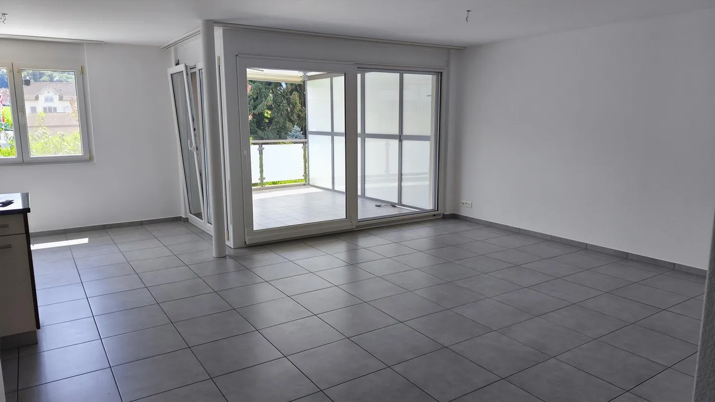 Bell'appartamento di 3,5 stanze con grande terrazza, incluso posto auto sotterraneo - Foto 8 di 28