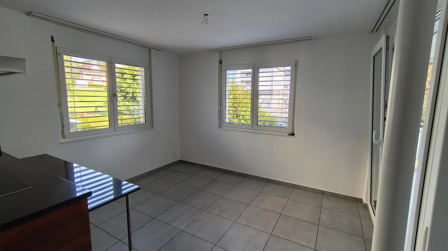 Bell'appartamento di 3,5 stanze con grande terrazza, incluso posto auto sotterraneo - Foto 11 di 28