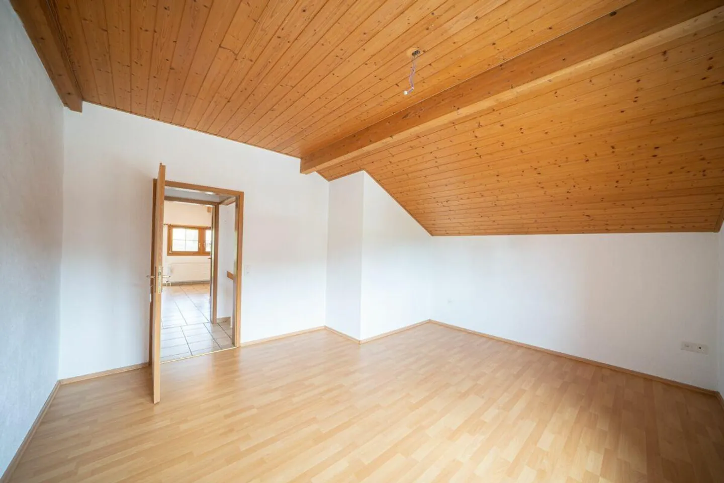 Maison bifamiliale avec écurie et garage - Photo 12 sur 13