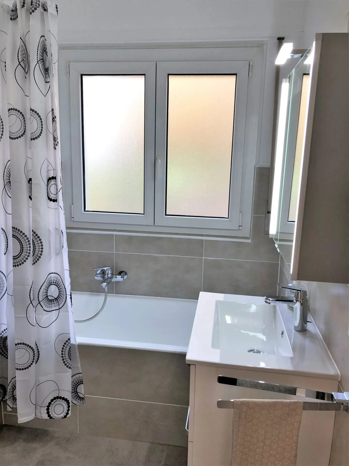 Bel appartamento luminoso di 3 locali a St-Légier - Foto 8 di 12