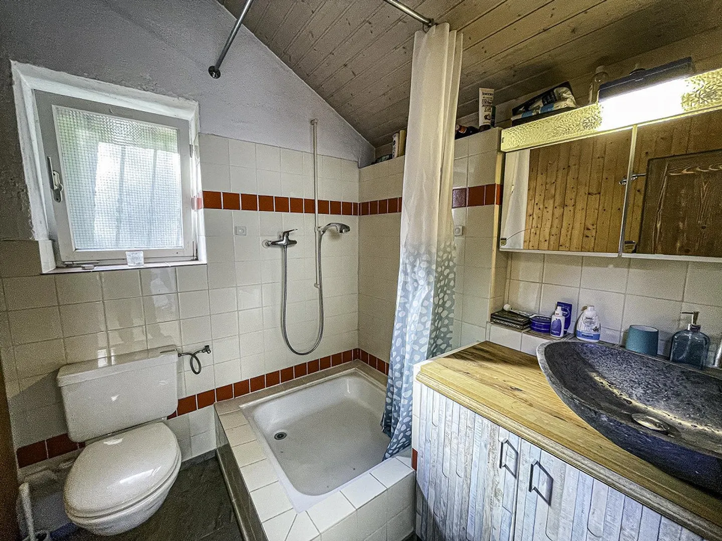 Charmante Rustico befindet sich in Scareglia, im Val Colla. Lugano - Foto 21 von 27