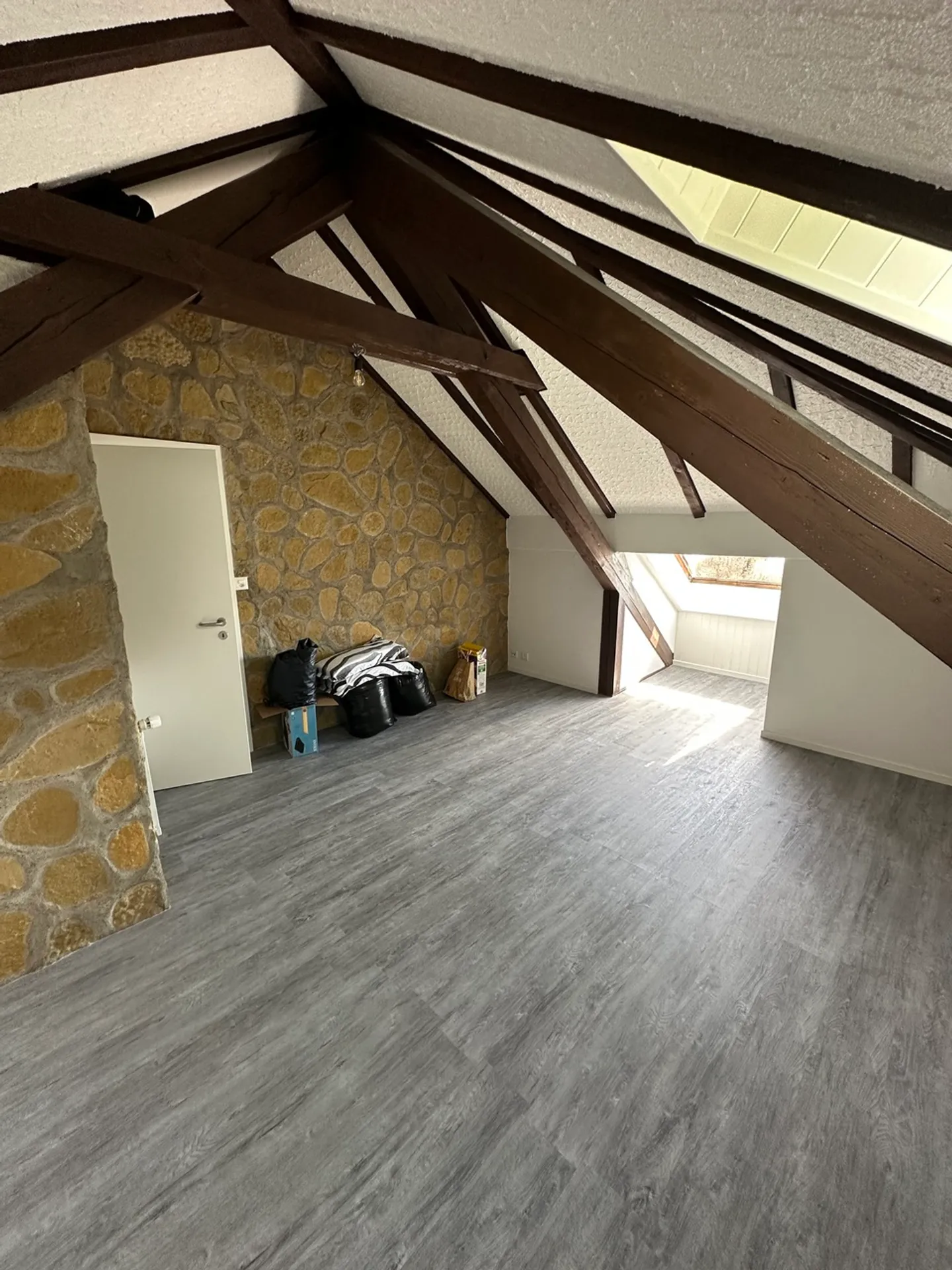 À vendre Attique 3.5 pièces près de toutes les commodités Le Landeron - Photo 7 sur 8