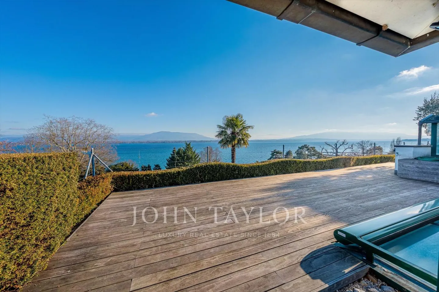 PENTHOUSE with exceptional lake view - Photo 1 of 13
