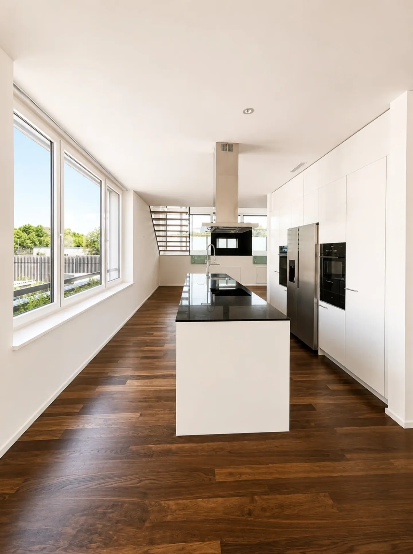 Traumhaftes Wohnen mit luxuriösem Ausbau! 1 grosses Schlafzimmer im OG, Rest offen gestaltet - Photo 1 sur 11