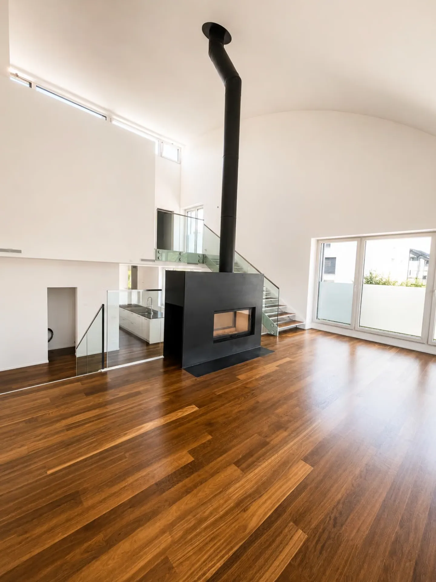Traumhaftes Wohnen mit luxuriösem Ausbau! 1 grosses Schlafzimmer im OG, Rest offen gestaltet - Photo 6 sur 11