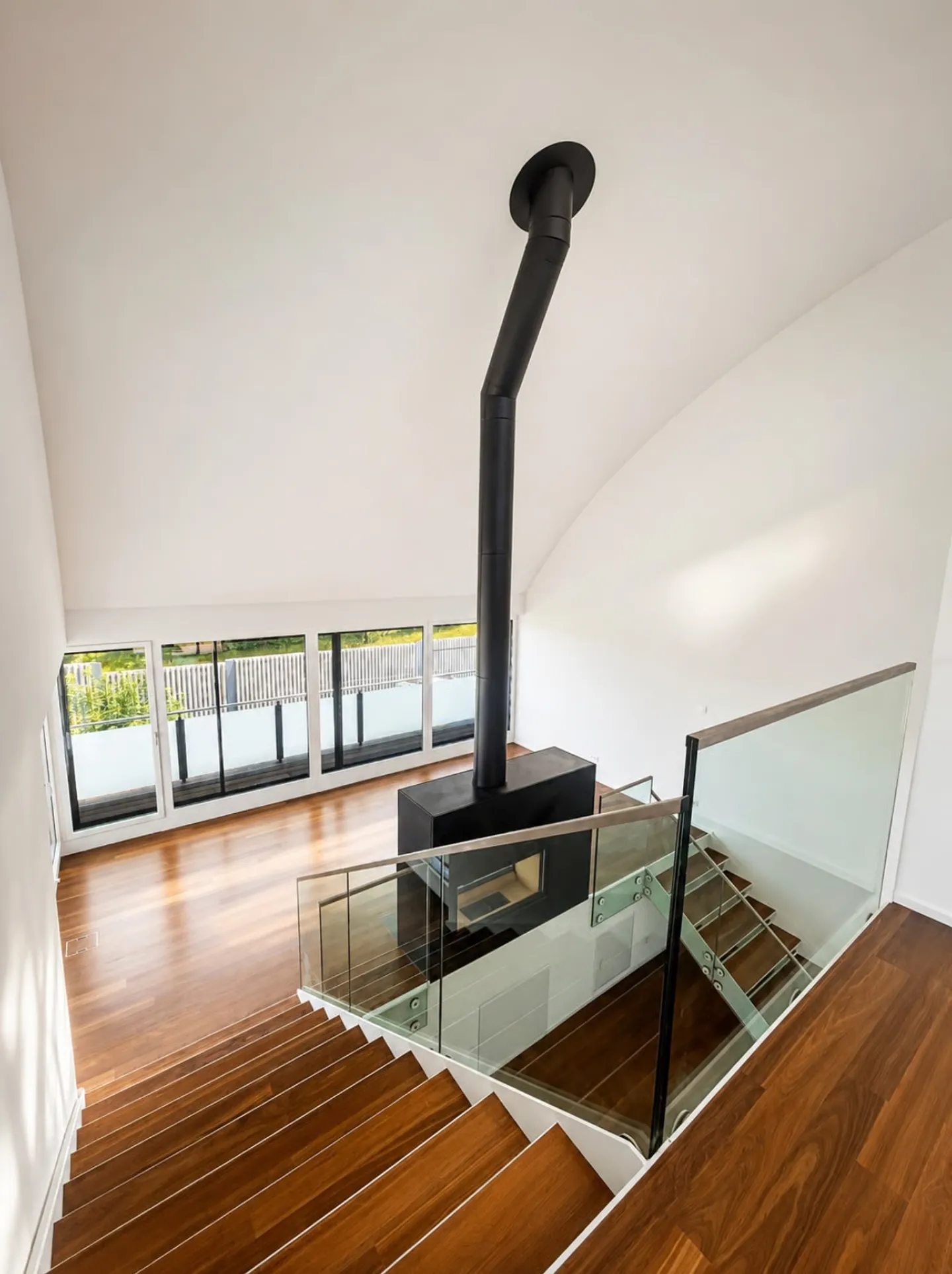 Traumhaftes Wohnen mit luxuriösem Ausbau! 1 grosses Schlafzimmer im OG, Rest offen gestaltet - Photo 7 sur 11
