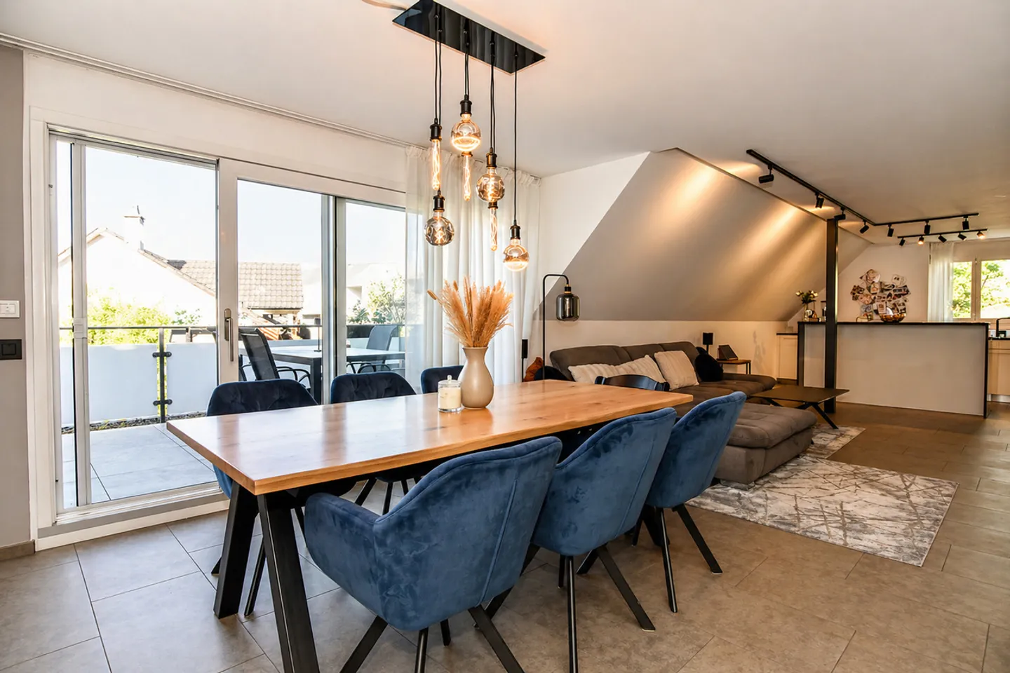 An Apartment to Fall in Love With - Photo 4 of 9