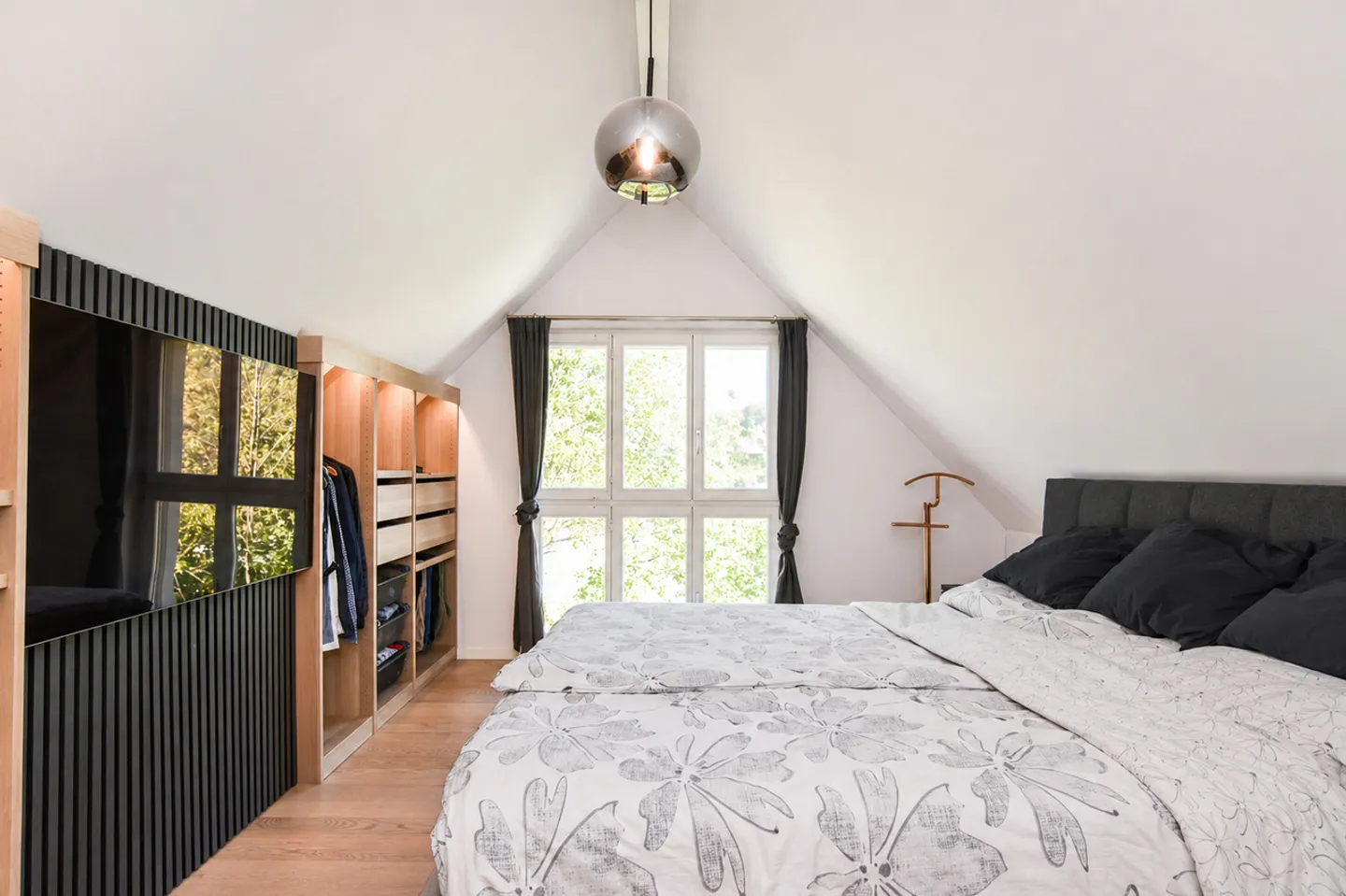 An Apartment to Fall in Love With - Photo 6 of 9