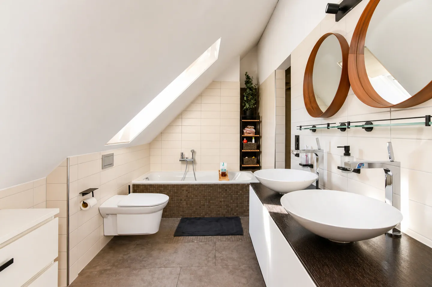 An Apartment to Fall in Love With - Photo 7 of 9