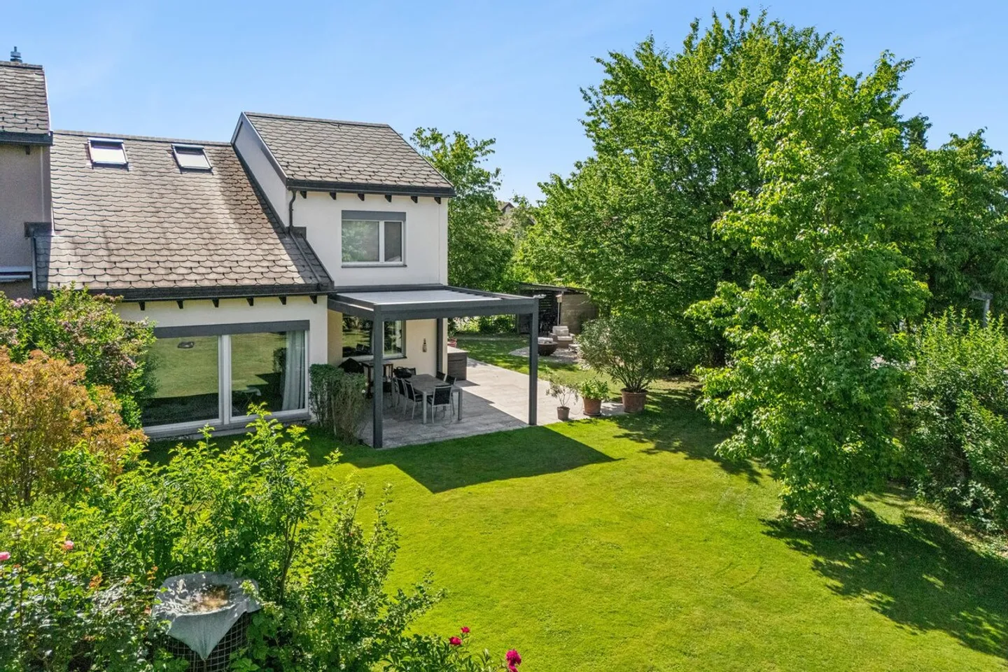 Spacious Family Home with Garden - Photo 1 of 11